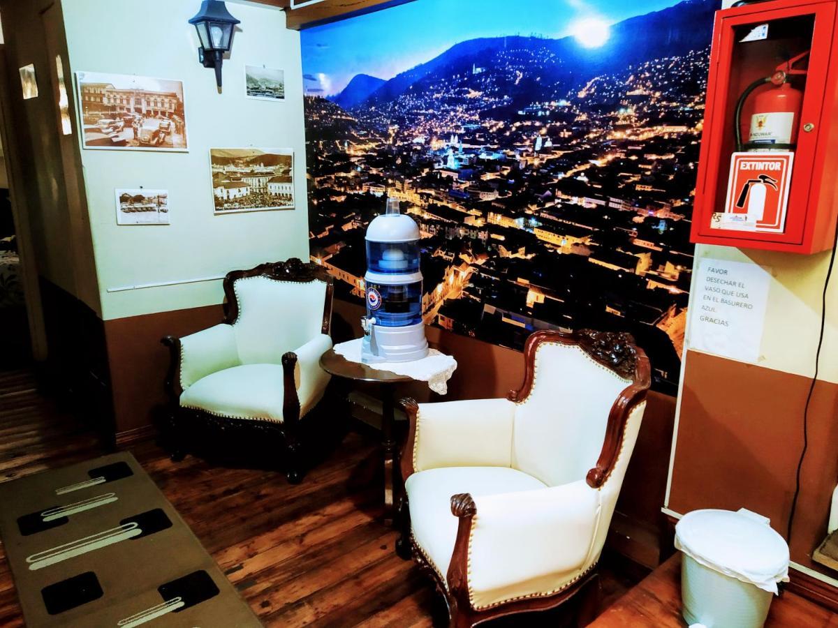 Hostal Latitud Ecuem Quito Esterno foto