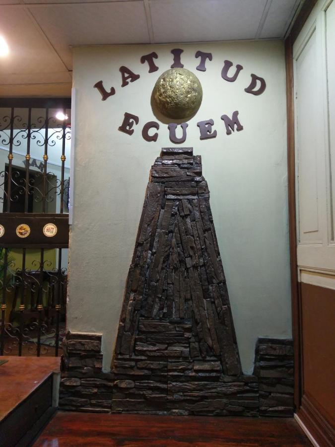 Hostal Latitud Ecuem Quito Esterno foto