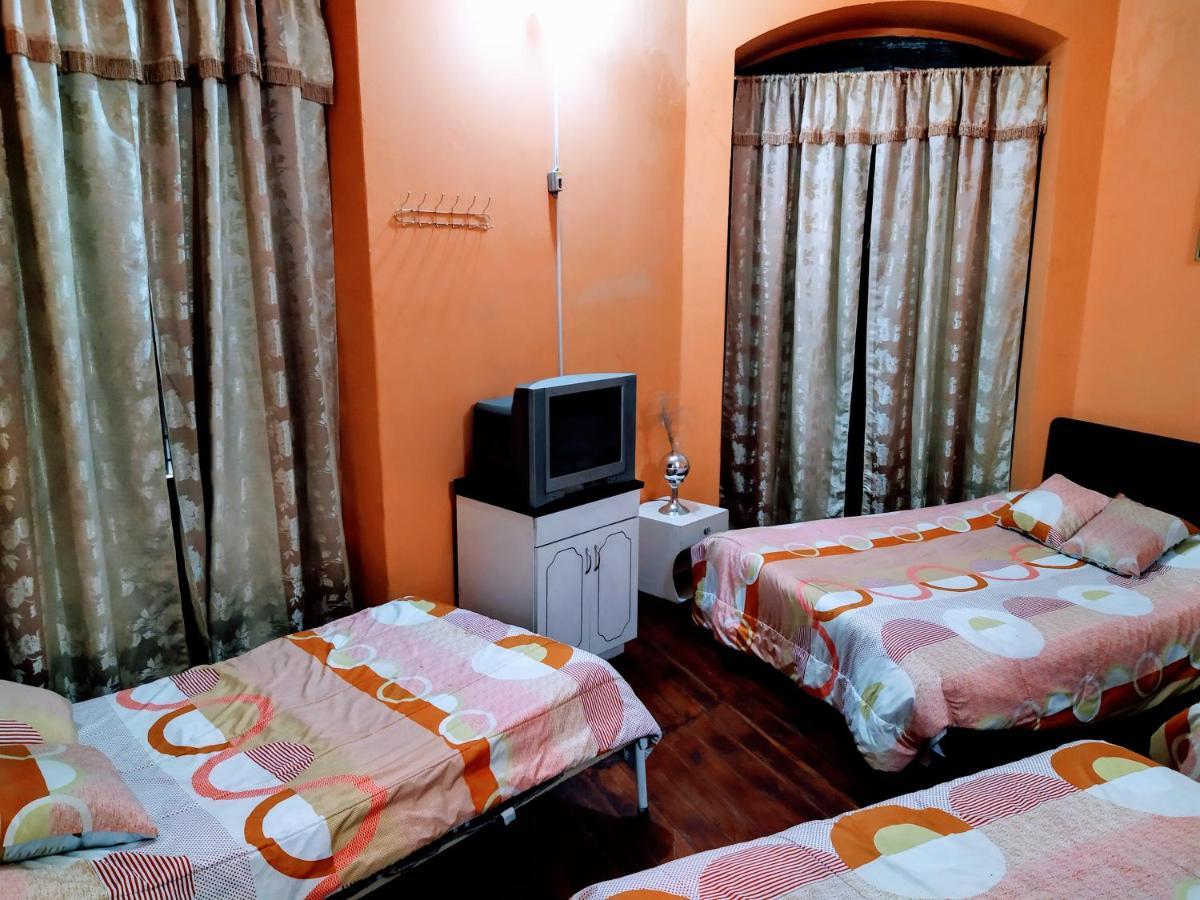 Hostal Latitud Ecuem Quito Esterno foto