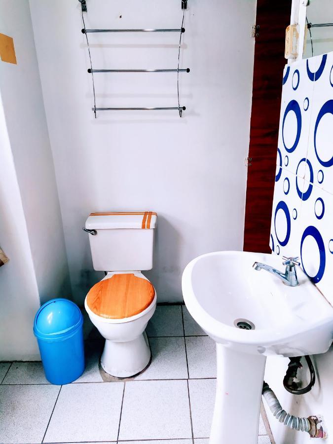 Hostal Latitud Ecuem Quito Esterno foto