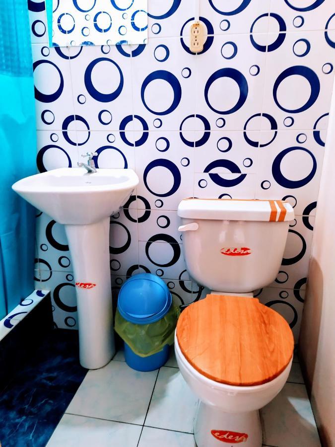 Hostal Latitud Ecuem Quito Esterno foto