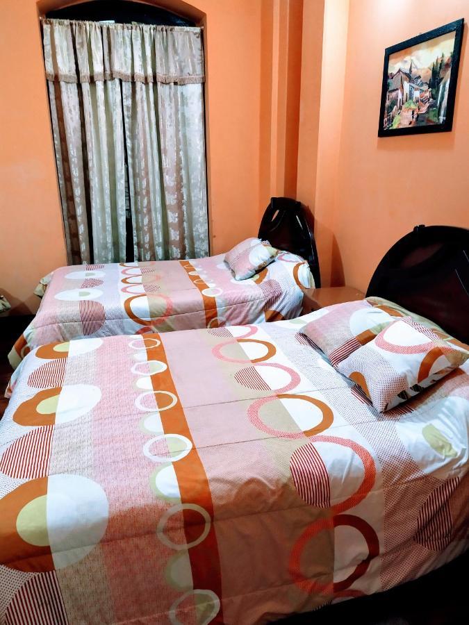 Hostal Latitud Ecuem Quito Esterno foto