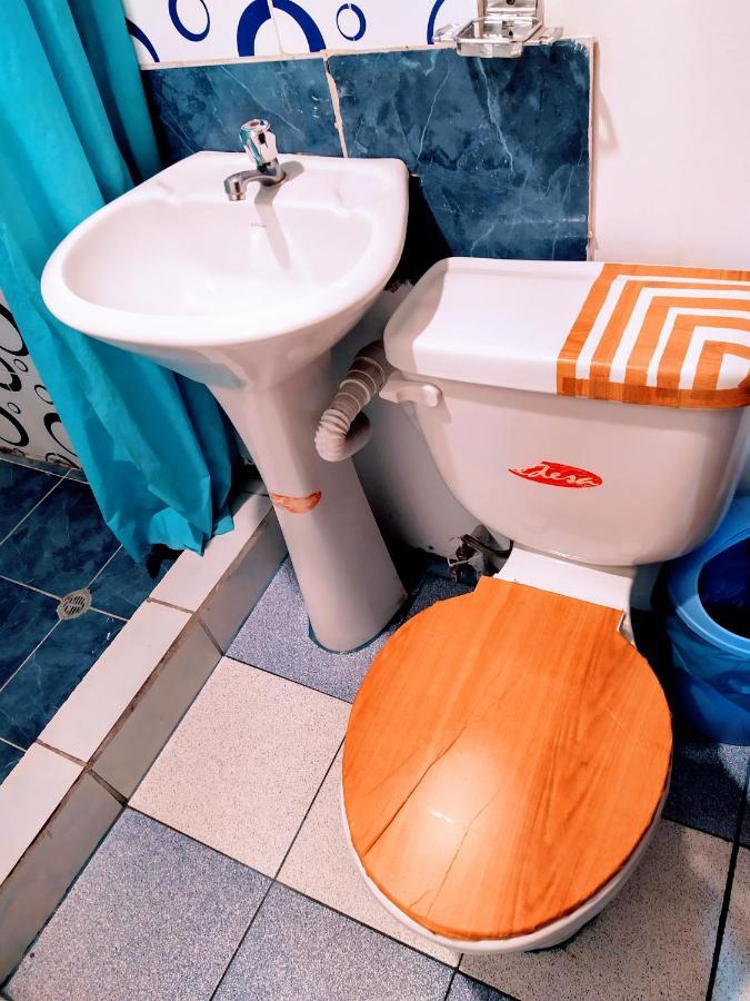 Hostal Latitud Ecuem Quito Esterno foto