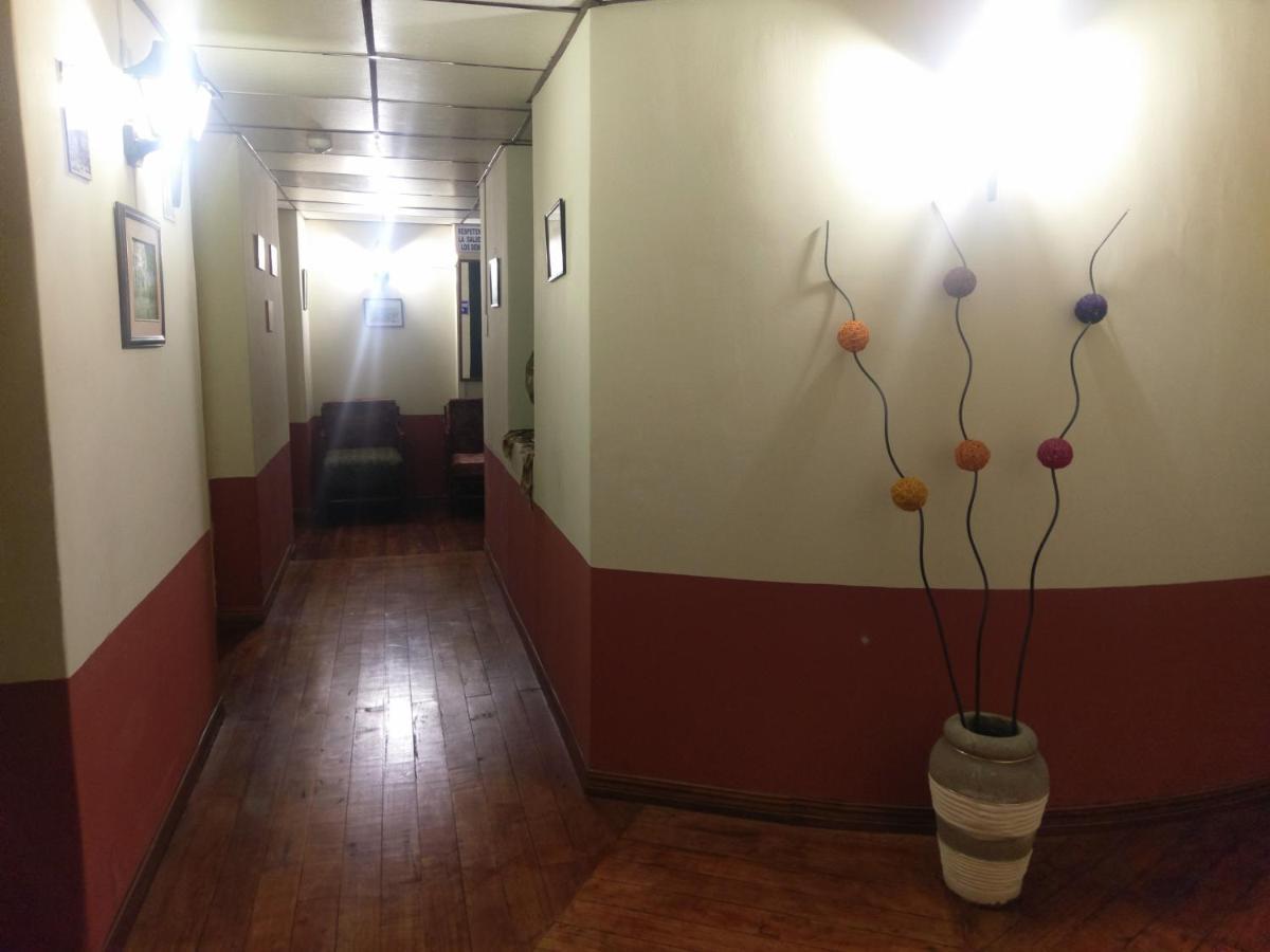 Hostal Latitud Ecuem Quito Esterno foto