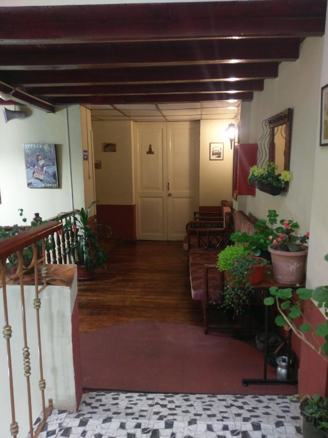 Hostal Latitud Ecuem Quito Esterno foto