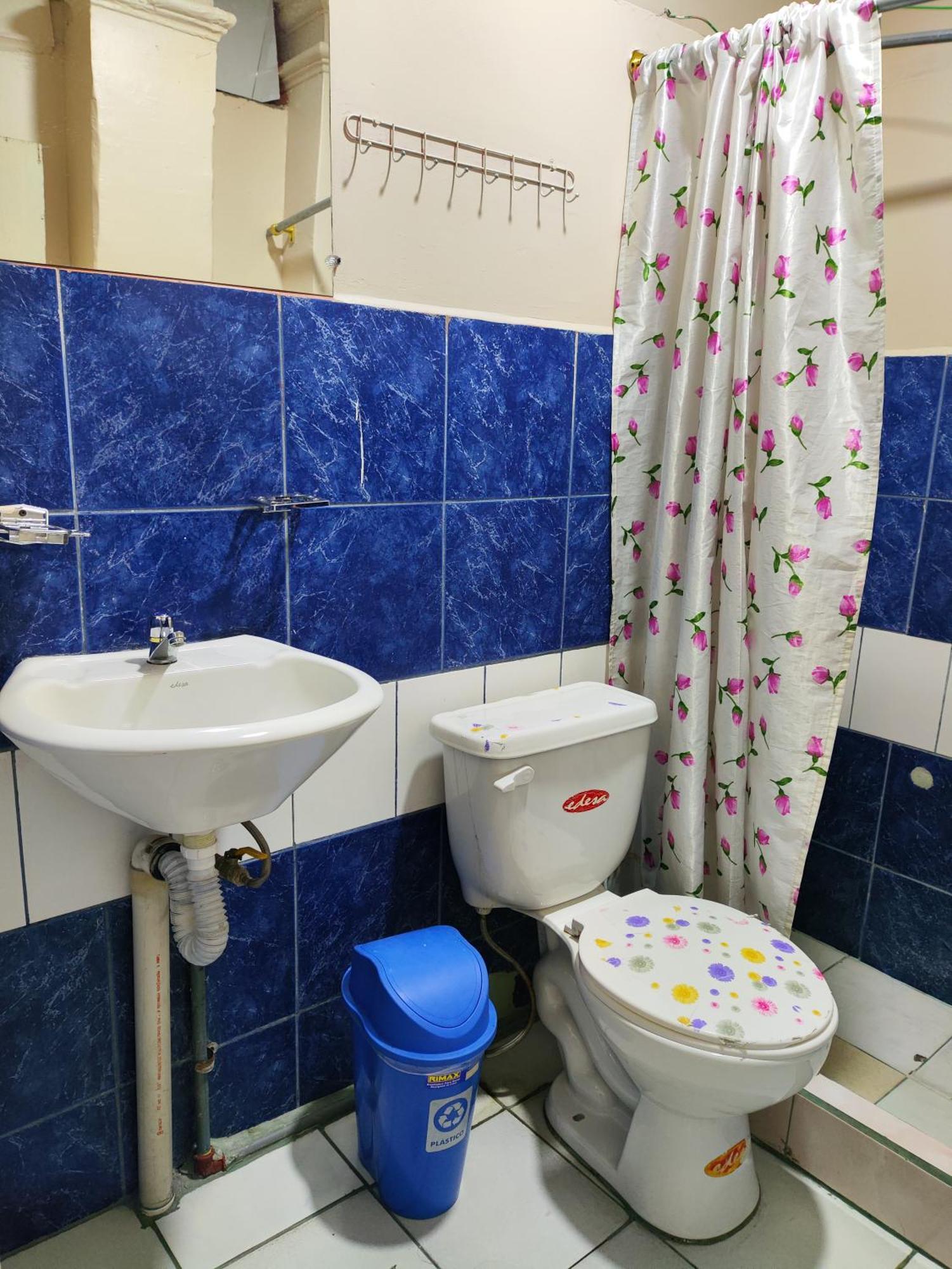 Hostal Latitud Ecuem Quito Esterno foto