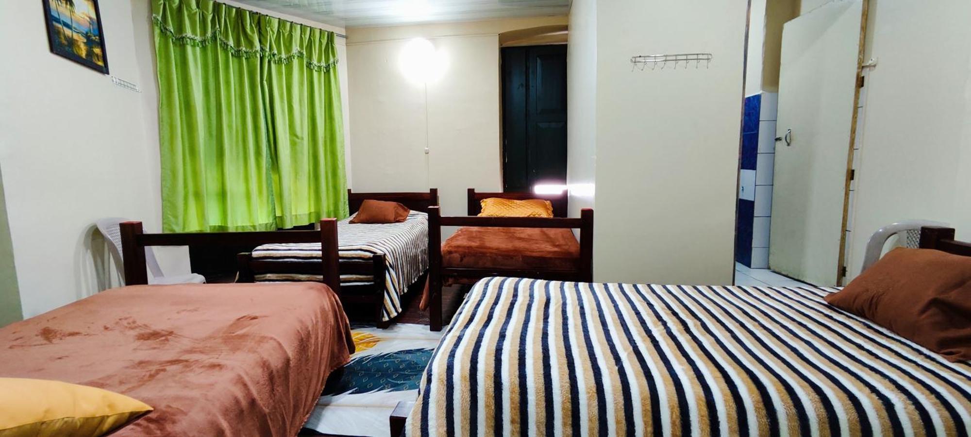 Hostal Latitud Ecuem Quito Esterno foto