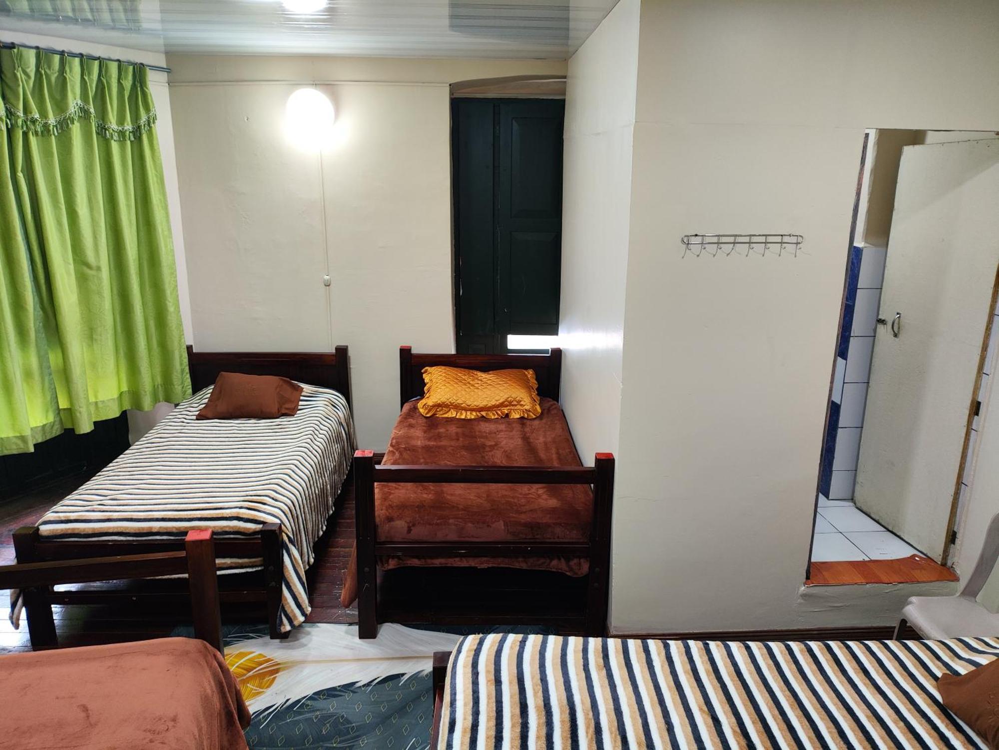 Hostal Latitud Ecuem Quito Esterno foto